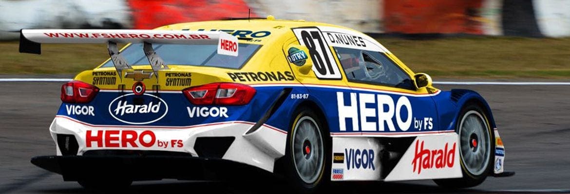 Diego Nunes faz homenagem a Nelson Piquet em Interlagos