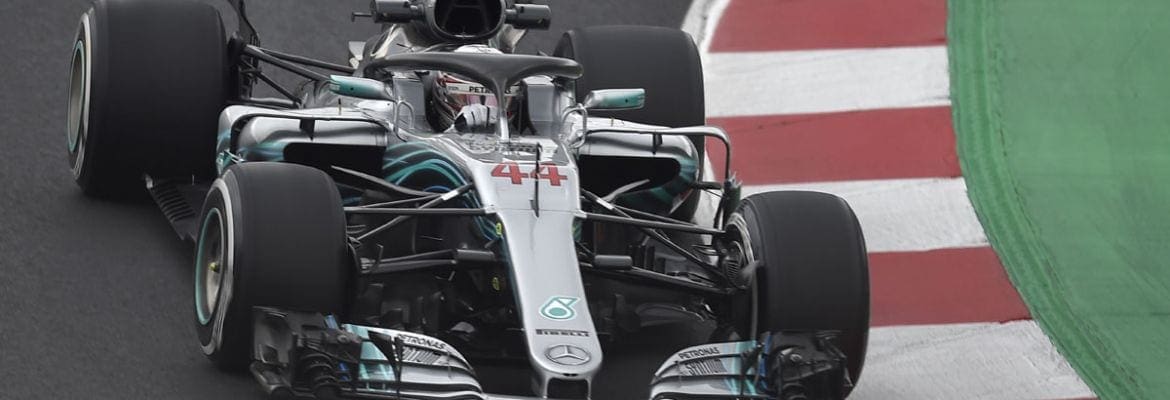 Com pneus médios, Hamilton lidera primeira semana de testes em Barcelona