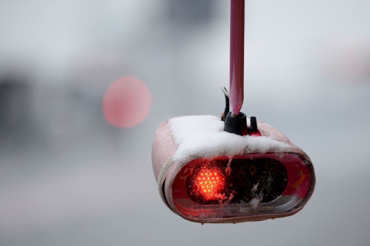 GALERIA: Veja as imagens "congelantes" do terceiro dia de testes da F1 em Barcelona Circuito de Barcelona com neve - Fórmula 1