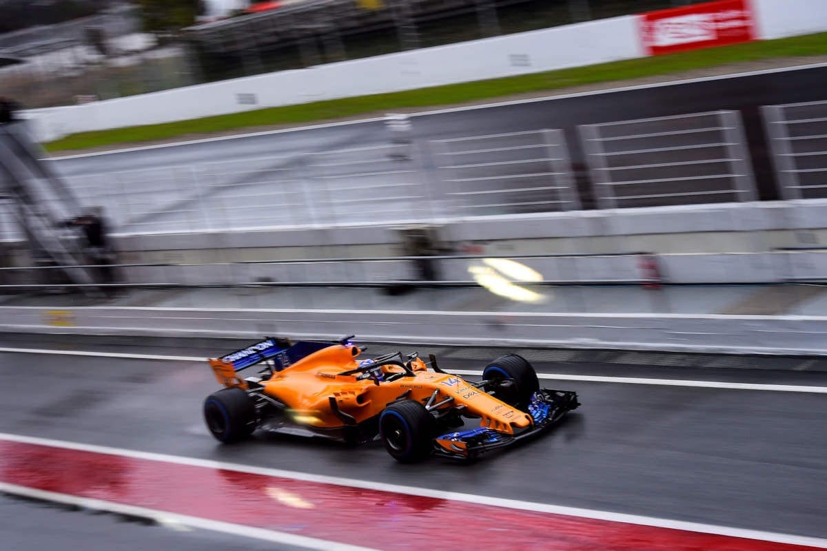 GALERIA: Veja as imagens "congelantes" do terceiro dia de testes da F1 em Barcelona Fernando Alonso (McLaren) - Barcelona