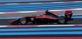 Jake Hughes torce por falha de adversários para conquistar título na GP3
