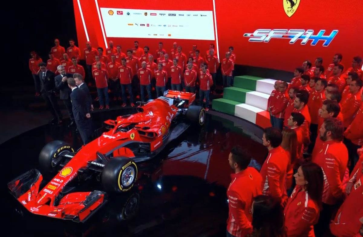 Prevalente vermelho, Ferrari revela o SF71H para a temporada 2018 da F1 Ferrari SF71H
