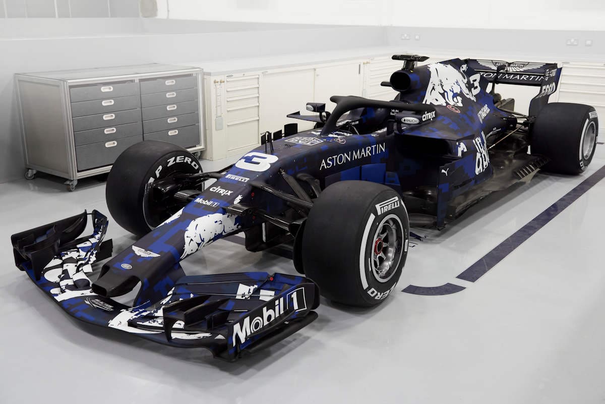 Red Bull apresenta "edição especial" do RB14 que será usado em Barcelona RB14 - Red Bull