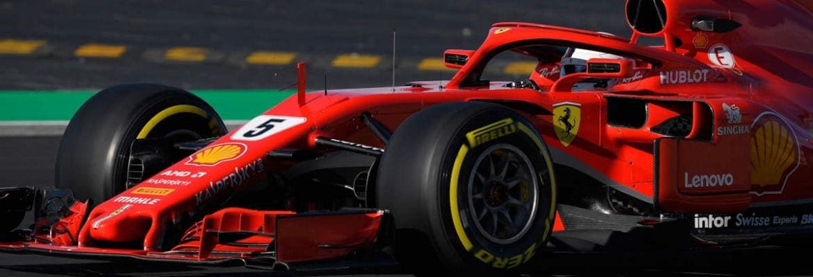 Vettel lidera manhã em Barcelona; McLaren sofre problema com motor