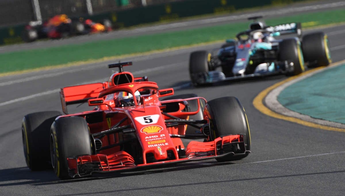 Sebastian Vettel (Ferrari) e Lewis Hamilton (Mercedes) - GP da Austrália