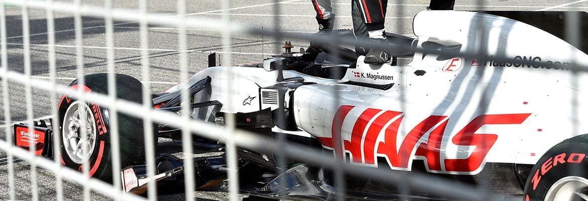 Haas sofre abandono duplo após brilhante começo de prova