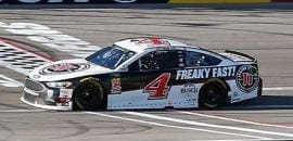 Soberano, Kevin Harvick vence no oval de Las Vegas
