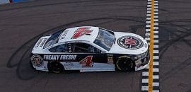 Kevin Harvick vence pela terceira vez no oval de Phoenix