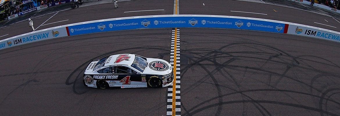 Kevin Harvick vence pela terceira vez no oval de Phoenix