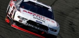 Logano vence com Keselowski rodando na Xfinity Series em Watkins Glen