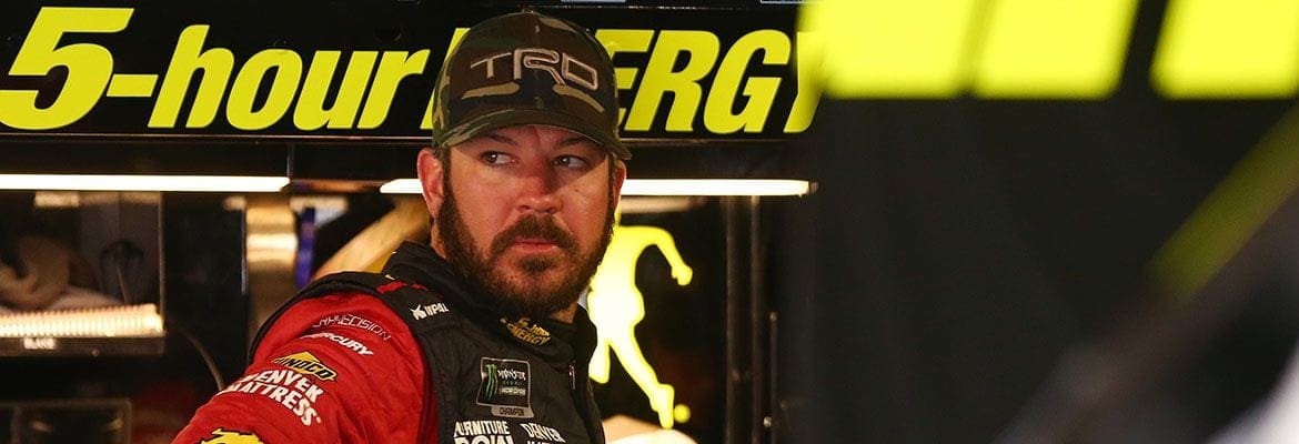 Martin Truex Jr. na pole de Martinsville em dia chuvoso sem qualificação