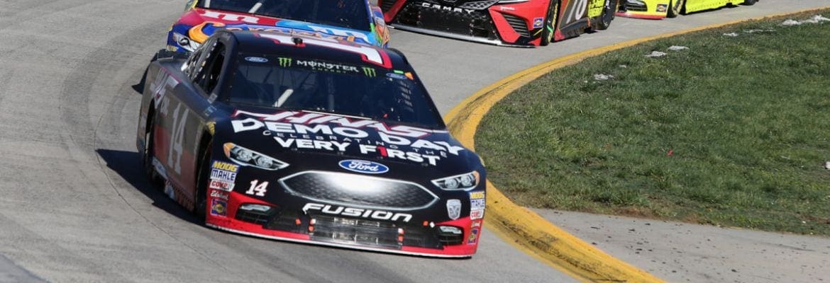 Clint Bowyer volta a vencer pela NASCAR em Martinsville