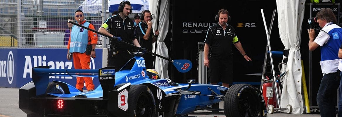 FIA deve padronizar equipamento de segurança usado pelos mecânicos