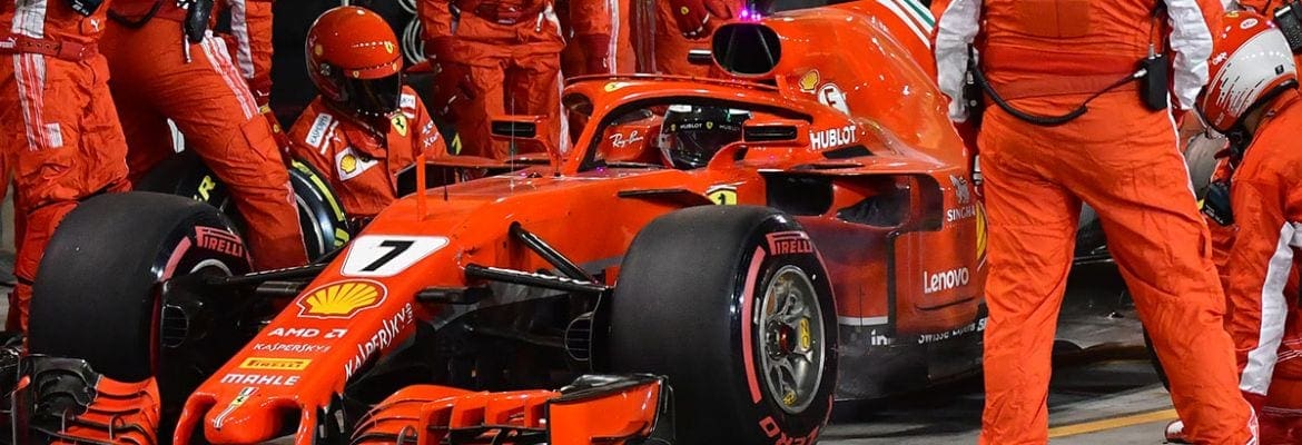 Mecânico da Ferrari quebra perna durante pit-stop de Kimi Raikkonen