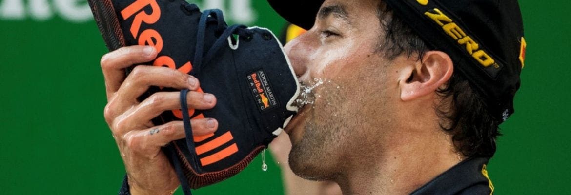 F1 registra direitos do “Shoey”, famosa celebração do pódio de Daniel Ricciardo