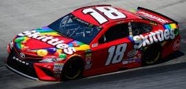 Kyle Busch supera irmão mais velho Kurt Busch e ganha pole em Bristol