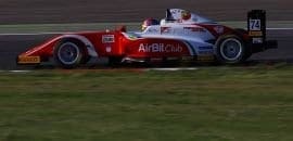 Enzo Fittipaldi vence e leva bandeira brasileira ao topo do pódio na primeira etapa da F-4 Italiana