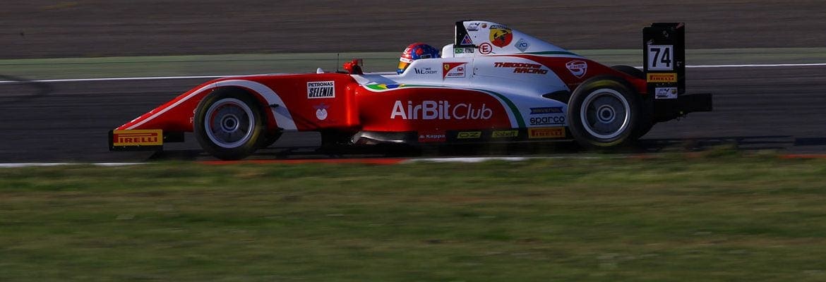 Enzo Fittipaldi vence e leva bandeira brasileira ao topo do pódio na primeira etapa da F-4 Italiana