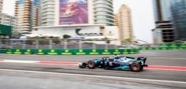 Albon conquista a pole em Baku; Sette Câmara larga na 6ª posição