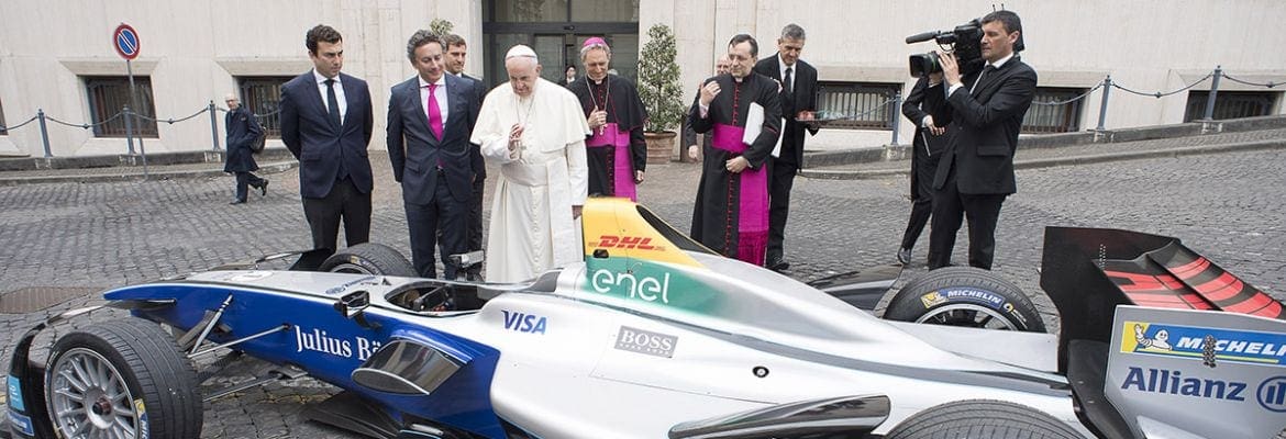 Relembre quando Papa Francisco abençoou pilotos da Fórmula E no Vaticano