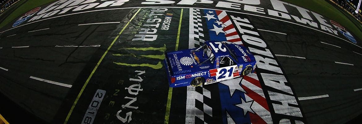 Johnny Sauter vence Truck Series no Charlotte Motor Speedway