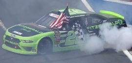 Brad Keselowski triunfa na corrida da NASCAR Xfinity em Charlotte