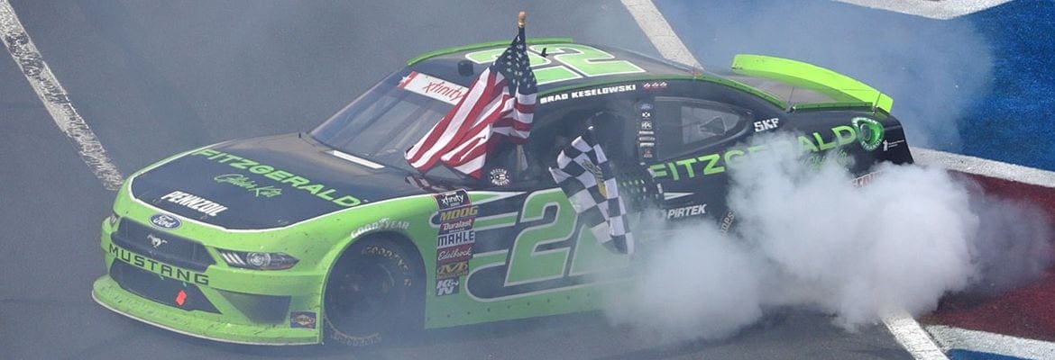 Brad Keselowski triunfa na corrida da NASCAR Xfinity em Charlotte