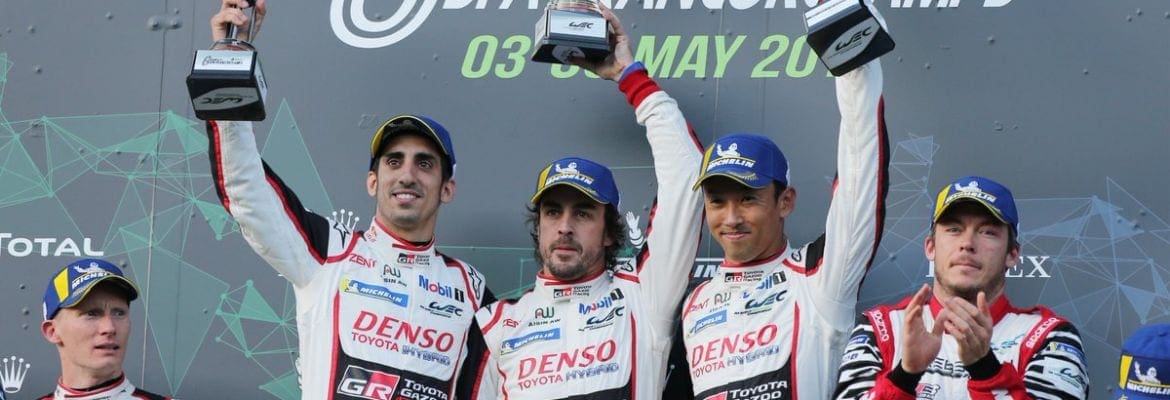 Alonso animado com vitória no WEC: “É tão bom sentir o pódio! Estarei aqui a noite toda”