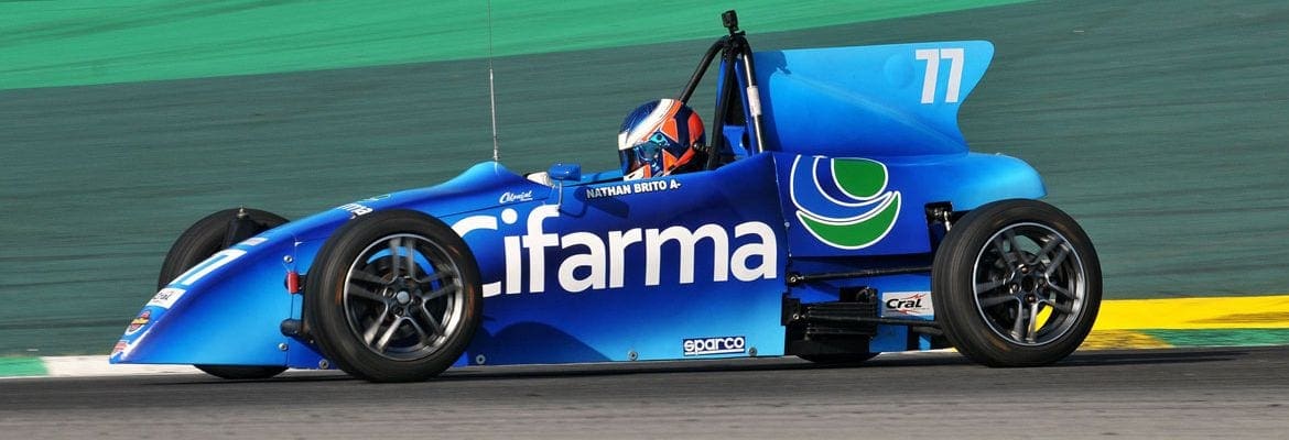 Novo carro da Fórmula Vee mostra sua força e domina etapa em Interlagos
