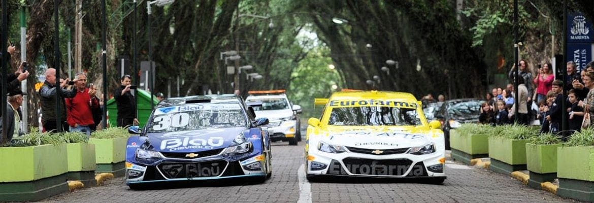 Stock Car agita Santa Cruz do Sul com carreata pelas ruas do Centro