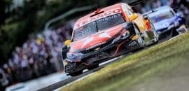Depois de toque, Nelsinho Piquet luta muito e fica próximo ao top10