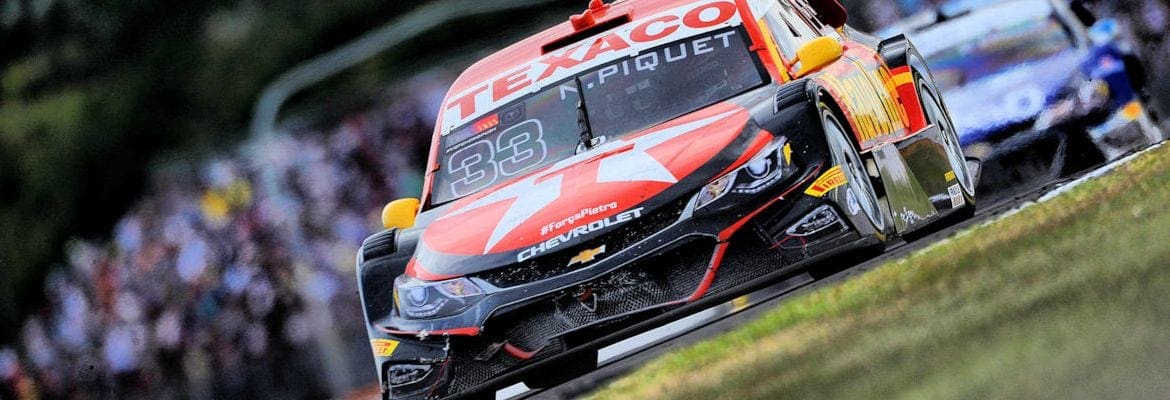 Depois de toque, Nelsinho Piquet luta muito e fica próximo ao top10