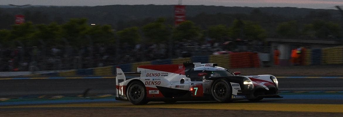 24h de Le Mans: Toyota #7 lidera após metade da disputa realizada; trio de Alonso é segundo