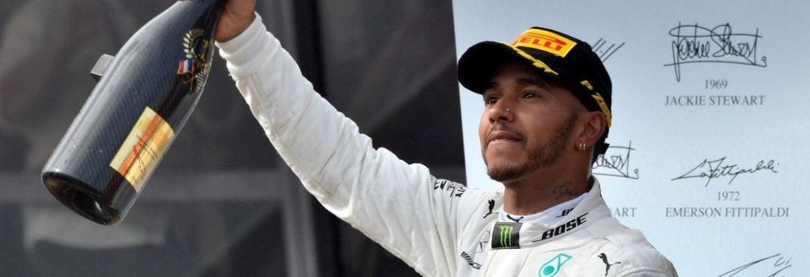 Hamilton chega em acordo de £ 40 milhões com a Mercedes por dois anos