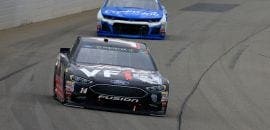 Clint Bowyer surpreende e garante triunfo em Michigan