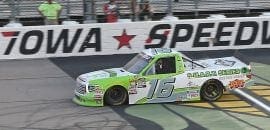 Moffitt vence no Iowa e se aproxima de Gragson no campeonato da Truck Series