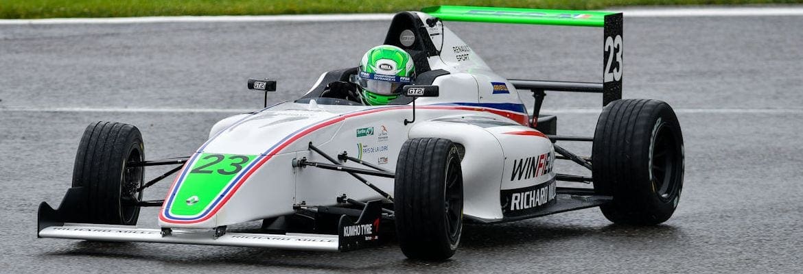 F4 Francesa: Na reta final da briga pelo título, Collet mantém foco e corre pela 1ª vez em Jerez