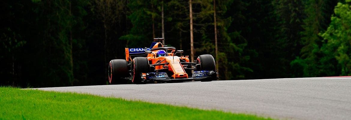 Fernando Alonso vai largar do pit-lane depois de trocar asa dianteira