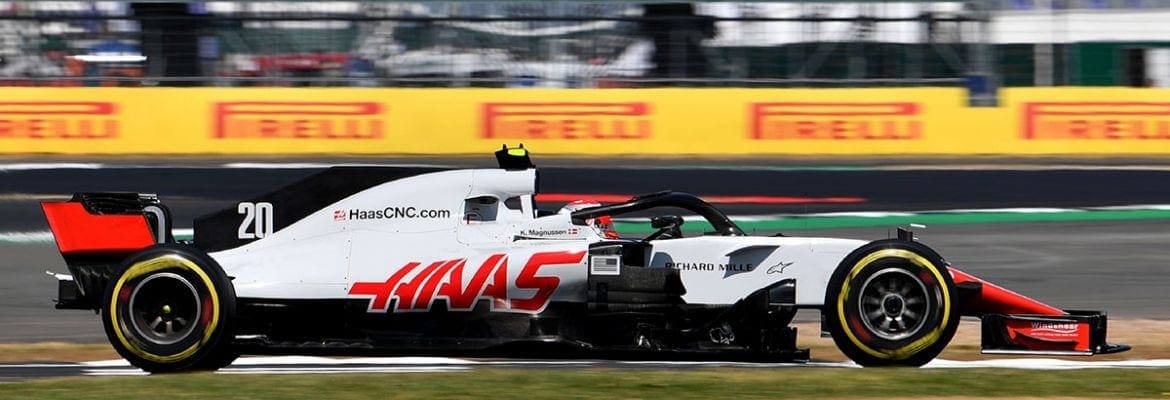 Magnussen quase bate como Grosjean e diz que fazer a curva 1 com DRS é “impossível” para os carros da Haas