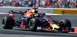 Red Bull de Ricciardo tem problemas de motor no primeiro treino livre