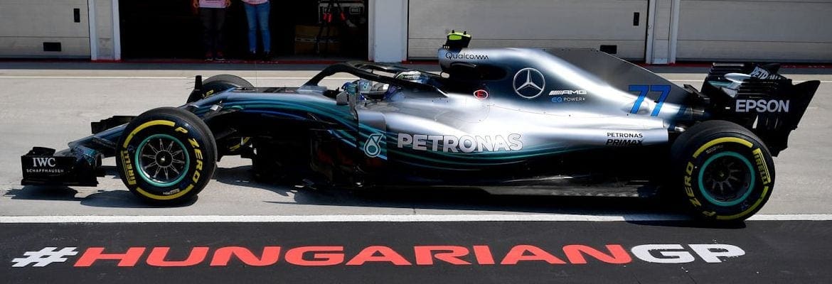 Valtteri Bottas punido com 10 segundos por batida em  Daniel Ricciardo