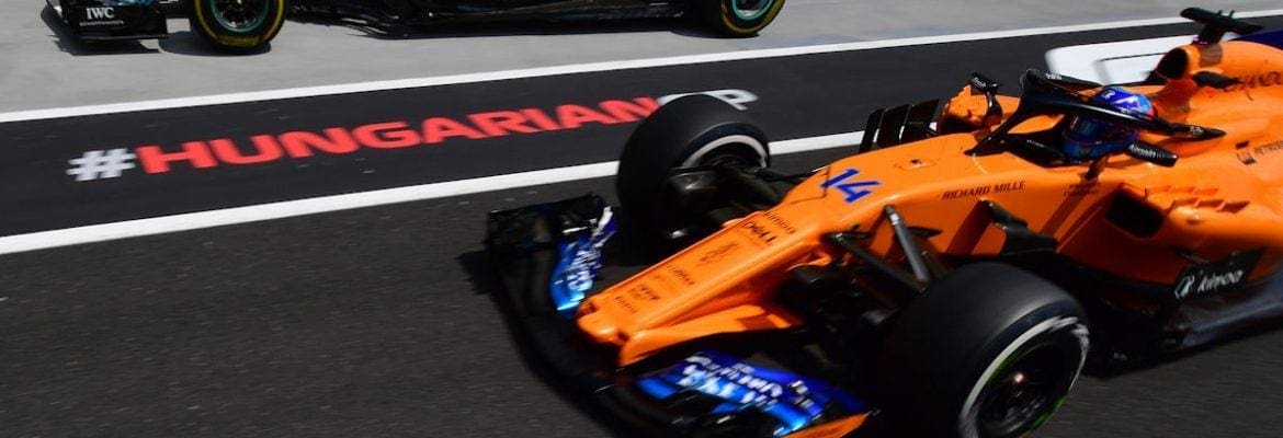 Com sua dupla fora do top10, McLaren não começa bem em Hungaroring