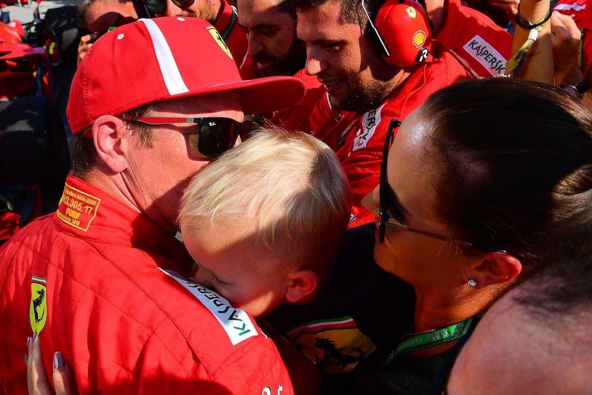 Filho de Raikkonen, o "Garoto de Gelo", roubou a cena no paddock de Hungaroring Kimi Raikkonen e Robin - GP da Hungria de F1 2018