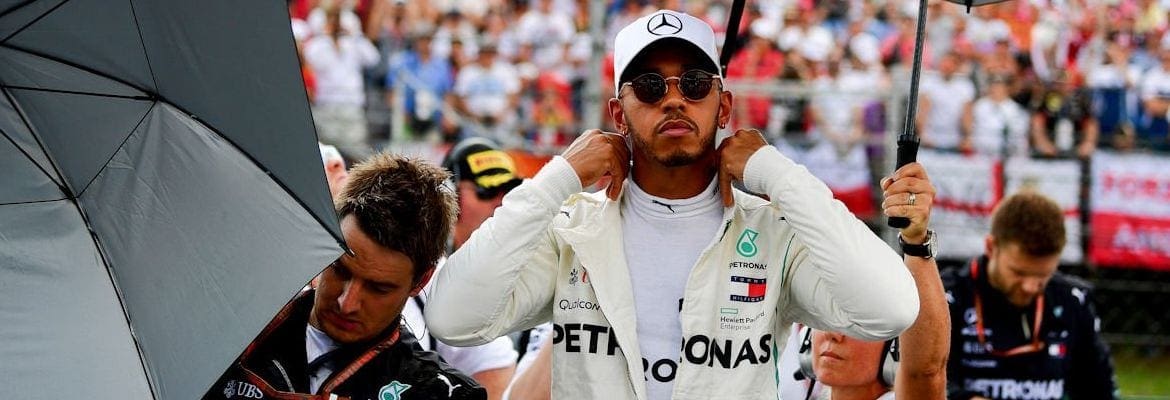 Hamilton: Mercedes não pode continuar “blefando” em luta com a Ferrari