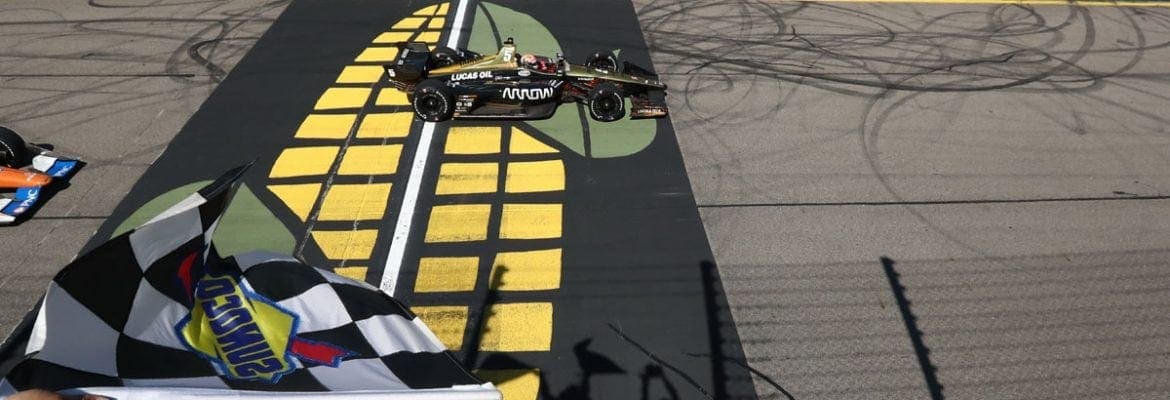 Hinchcliffe acaba com má fase e vence em Iowa; brasileiros não têm bom final de semana