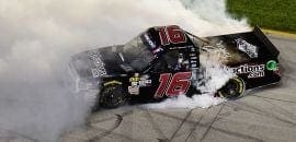 Brett Moffitt leva a vitória da NASCAR Truck Series em Chicagoland