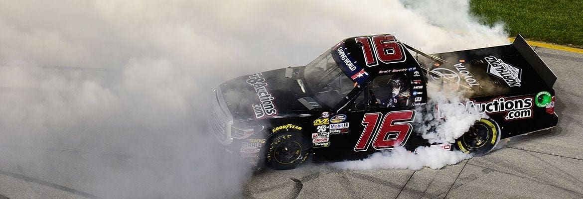 Brett Moffitt leva a vitória da NASCAR Truck Series em Chicagoland