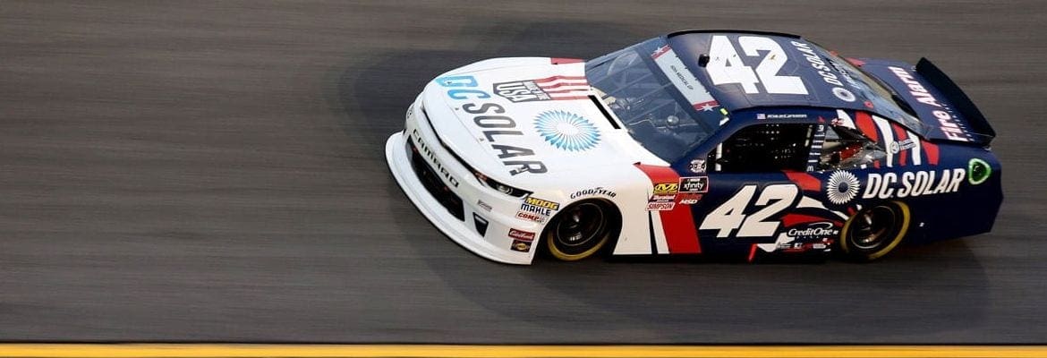 Na Xfinity Series, Kyle Larson herda vitória em Daytona após punição de Justin Haley