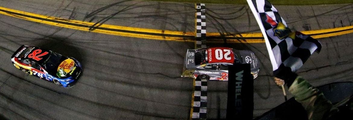 Em prova caótica, Erik Jones conquista sua primeira vitória na NASCAR