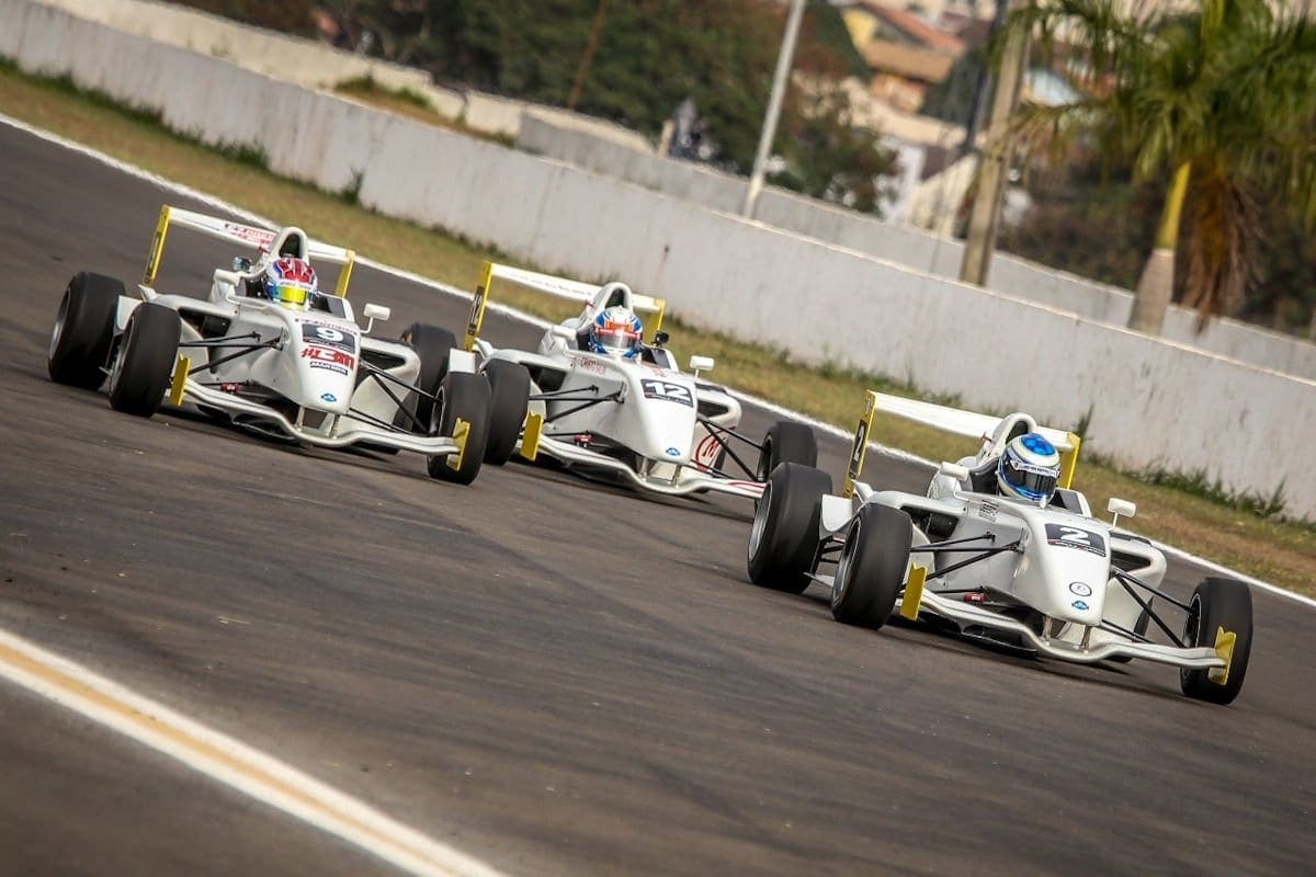 Em Londrina, Pedro Saderi abre a temporada com duas vitórias na F-Academy Sudamericana F-Academy Sudamericana